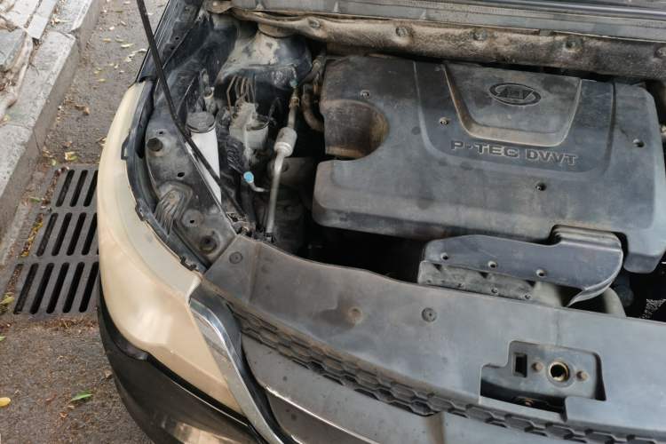 Used Baojun 730 2014 1.5L manual standard trim 7 seats Engine Bay Right