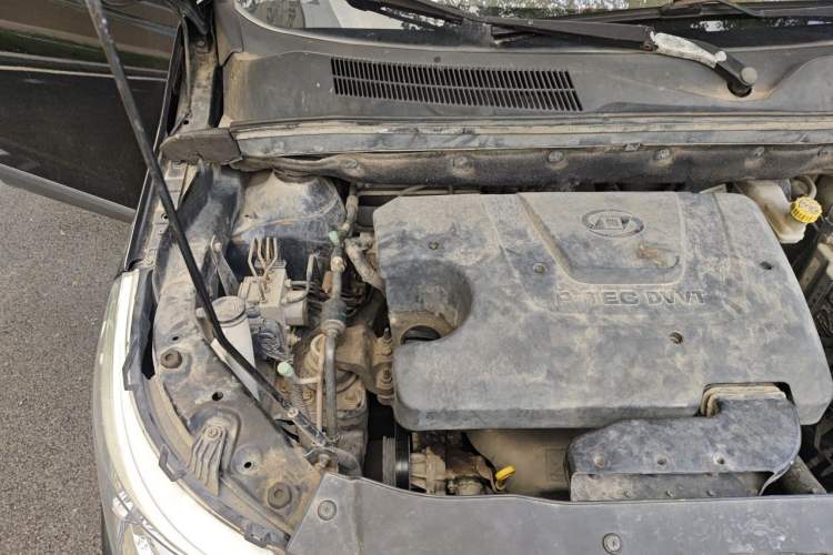 Used Baojun 730 2014 1.5L manual Comfort version 7 seats Engine Bay Right