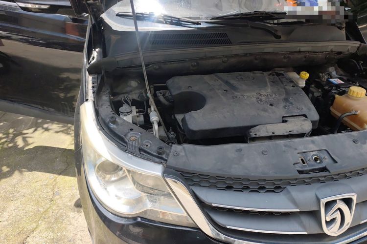 Used Baojun 730 2014 1.5L manual Comfort version 7 seats Engine Bay Right