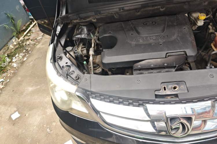 Used Baojun 730 2014 1.5L manual Comfort version 7 seats Engine Bay Right