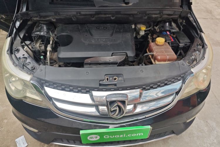 Used Baojun 730 2014 1.5L manual Comfort version 7 seats Engine Bay