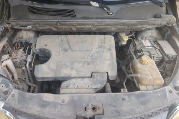 Used Baojun 730 2014 1.5L manual Comfort version 7 seats Engine Bay