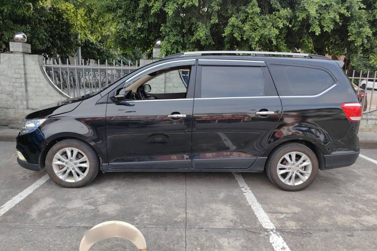 Used Baojun 730 2014 1.5L Manual Luxury Navigation ESP Version 7 Seats Exterior 3