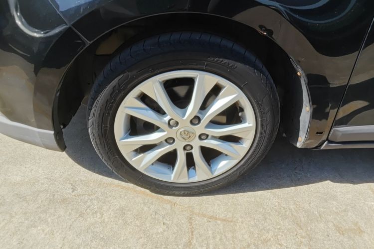 Used Baojun 730 2014 1.5L manual Comfort ESP version 7 seats Exterior 4