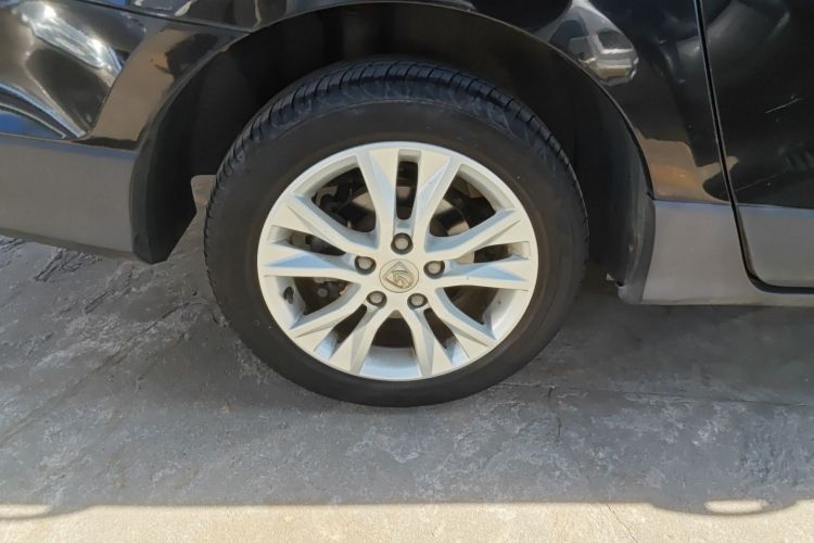 Used Baojun 730 2014 1.5L manual Comfort ESP version 7 seats Exterior 5