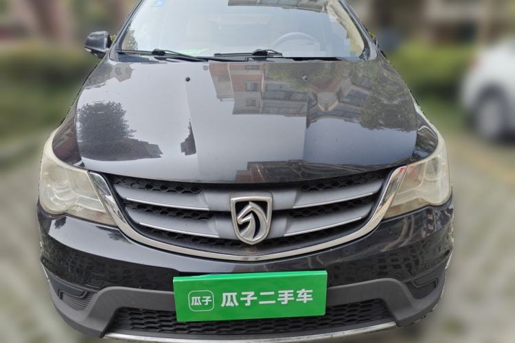 Used Baojun 730 2014 1.5L manual standard trim 7 seats Front