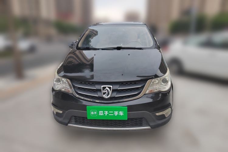 Used Baojun 730 2014 1.5L manual standard version 5 seats Front