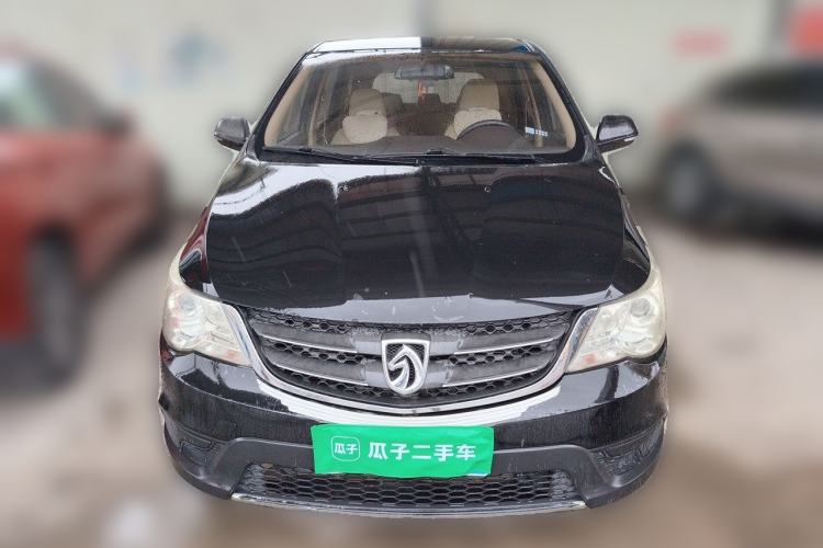 Used Baojun 730 2014 1.5L manual standard trim 7 seats Front