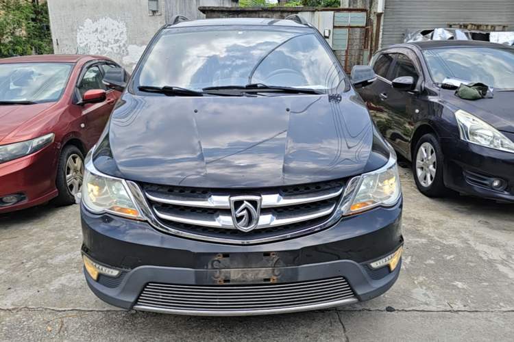 Used Baojun 730 2014 1.5L manual Comfort ESP version 7 seats Front