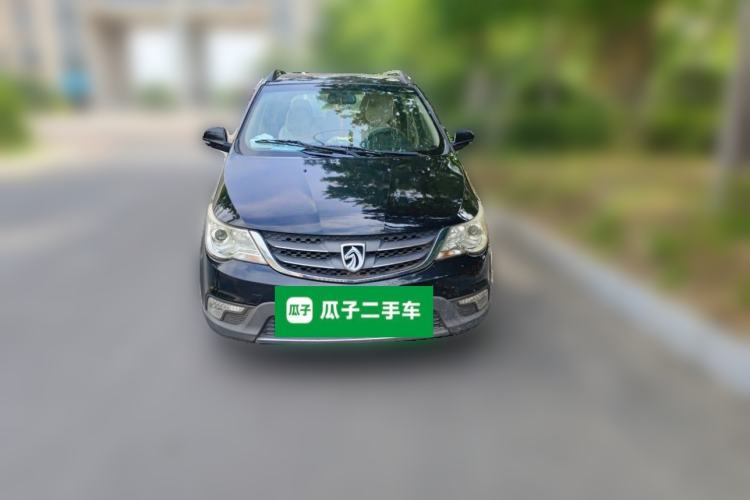 Used Baojun 730 2014 1.5L manual Comfort version 7 seats Front