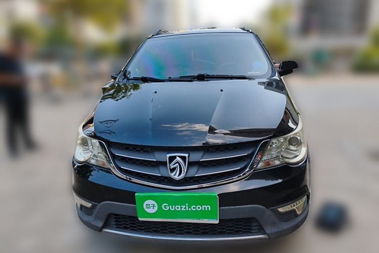 Used Baojun 730 2014 1.5L manual Comfort version 7 seats Front