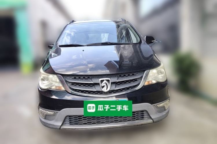 Used Baojun 730 2014 1.5L manual Comfort version 7 seats Front