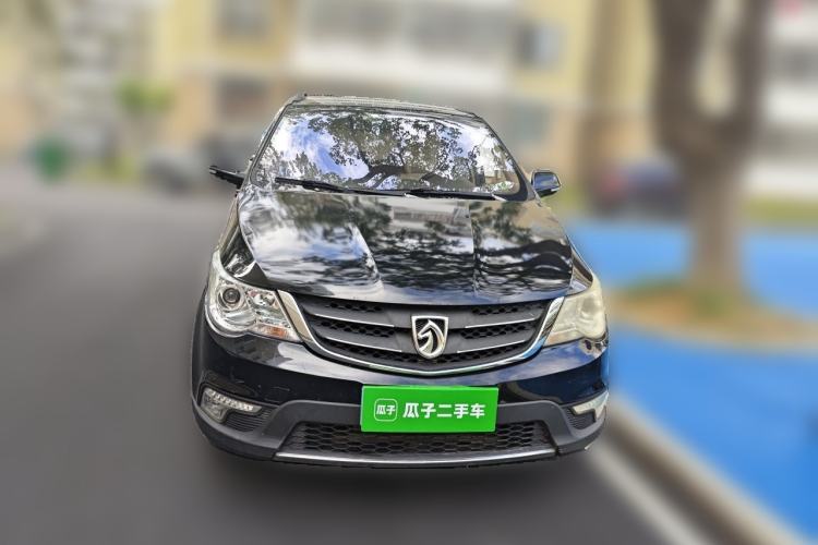 Used Baojun 730 2014 1.5L manual Comfort version 7 seats Front