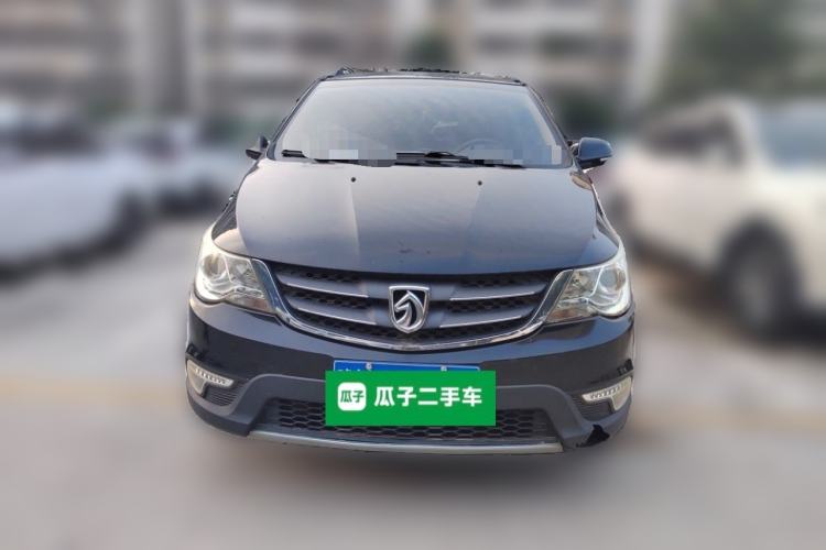 Used Baojun 730 2014 1.5L manual luxury trim 7 seats Front