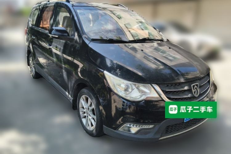 Used Baojun 730 2014 1.5L manual luxury trim 7 seats Front Right 45 Deg