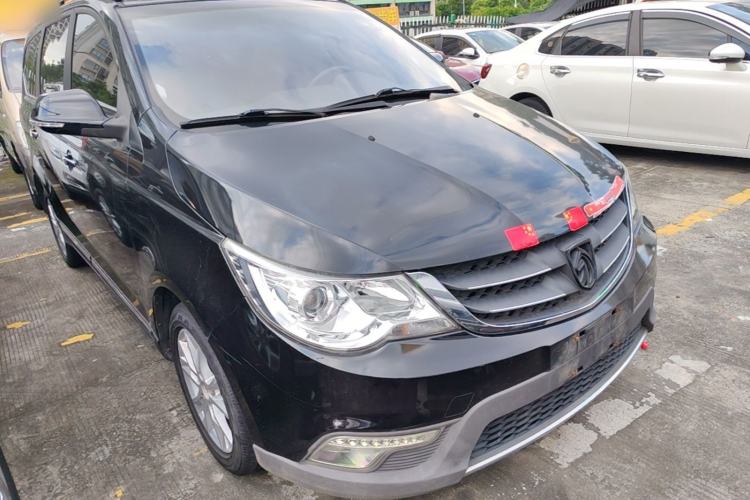 Used Baojun 730 2014 1.5L manual Comfort ESP version 7 seats Front Right 45 Deg