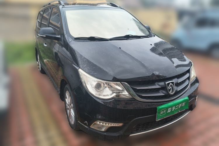 Used Baojun 730 2014 1.5L manual Comfort version 7 seats Front Right 45 Deg
