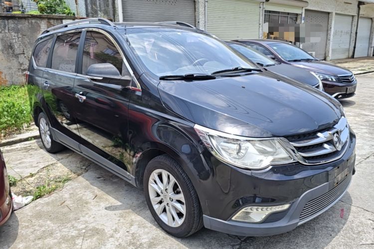 Used Baojun 730 2014 1.5L manual Comfort ESP version 7 seats Front Right 45 Deg
