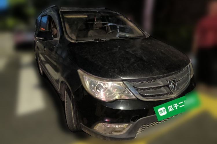 Used Baojun 730 2014 1.5L manual Comfort ESP version 7 seats Front Right 45 Deg