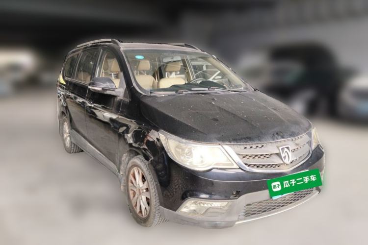 Used Baojun 730 2014 1.8L manual Comfort trim 7-seater Front Right 45 Deg