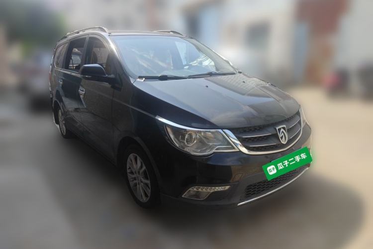 Used Baojun 730 2014 1.5L manual Comfort ESP version 7 seats Front Right 45 Deg