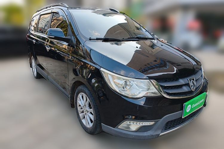 Used Baojun 730 2014 1.5L manual Comfort version 7 seats Front Right 45 Deg
