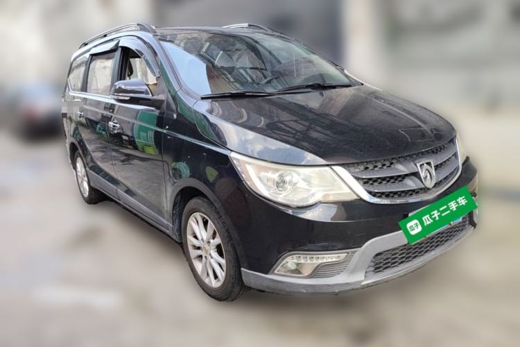 Used Baojun 730 2014 1.5L manual Comfort version 7 seats Front Right 45 Deg