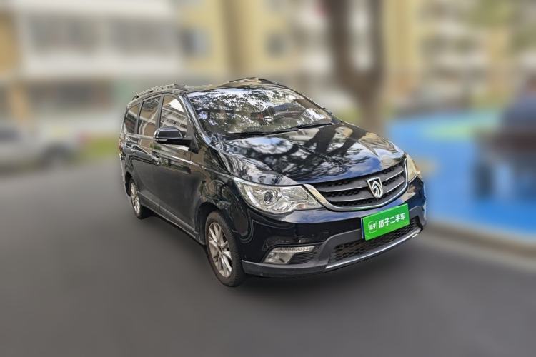 Used Baojun 730 2014 1.5L manual Comfort version 7 seats Front Right 45 Deg