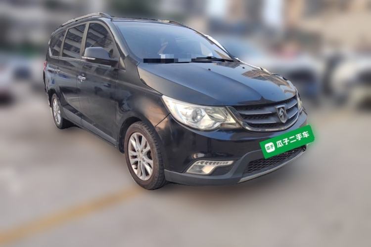 Used Baojun 730 2014 1.5L manual luxury trim 7 seats Front Right 45 Deg