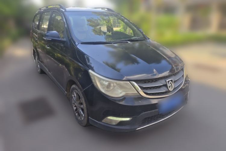 Used Baojun 730 2014 1.5L manual Comfort version 7 seats Front Right 45 Deg
