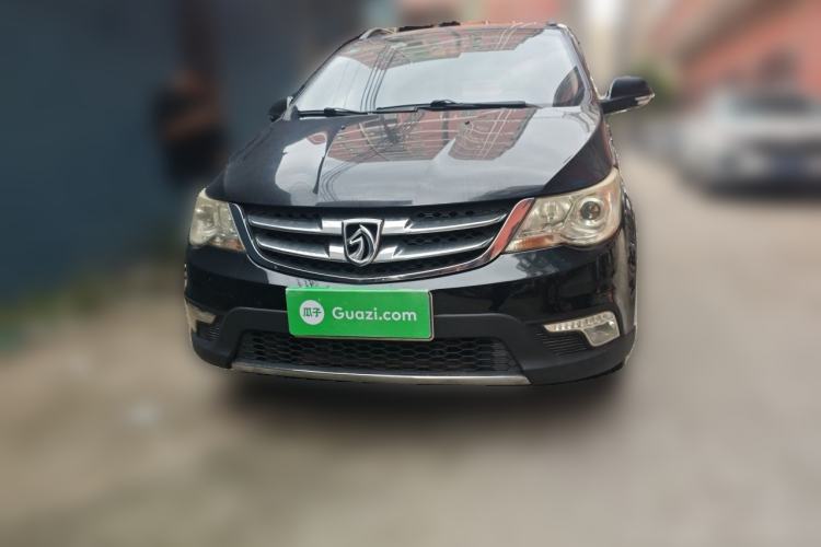 Used Baojun 730 2014 1.5L manual Comfort version 7 seats Front