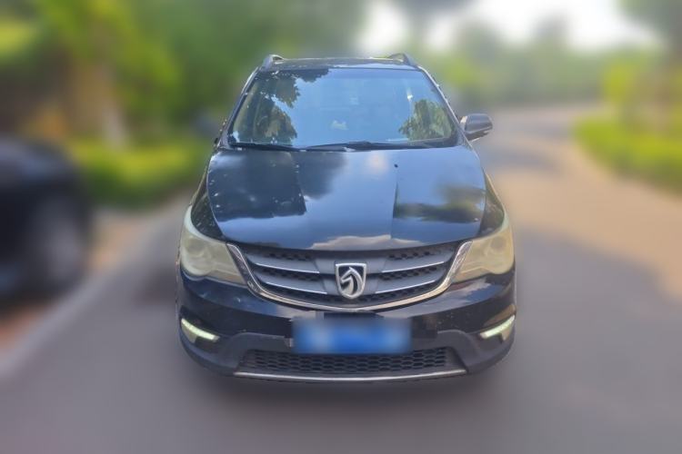 Used Baojun 730 2014 1.5L manual Comfort version 7 seats Front