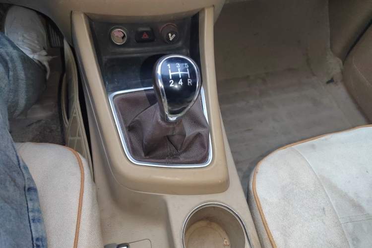 Used Baojun 730 2014 1.5L manual standard version 5 seats Gear Lever