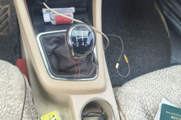 Used Baojun 730 2014 1.5L manual Comfort version 7 seats Gear Lever