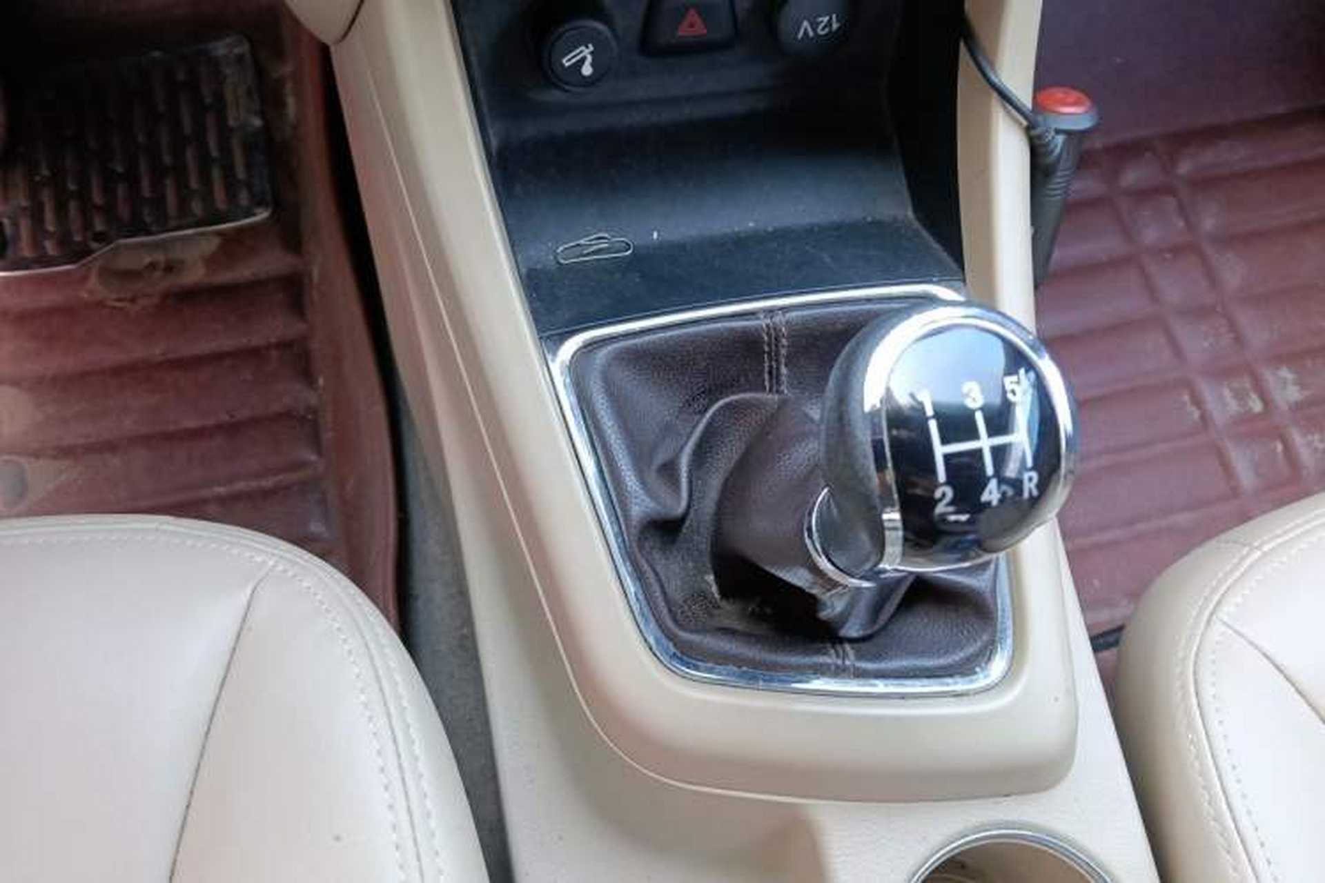 Used Baojun 730 2014 1.5L manual Comfort version 7 seats Gear Lever