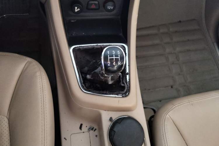 Used Baojun 730 2014 1.8L manual Comfort trim 7-seater Gear Lever