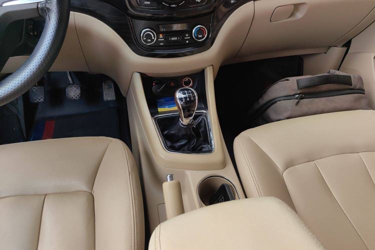 Used Baojun 730 2014 1.5L Manual Luxury Navigation ESP Version 7 Seats Gear Lever