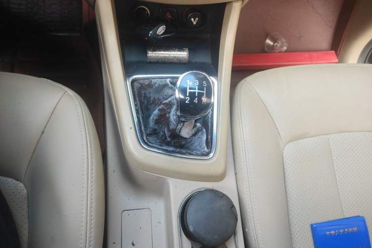 Used Baojun 730 2014 1.5L manual Comfort ESP version 7 seats Gear Lever