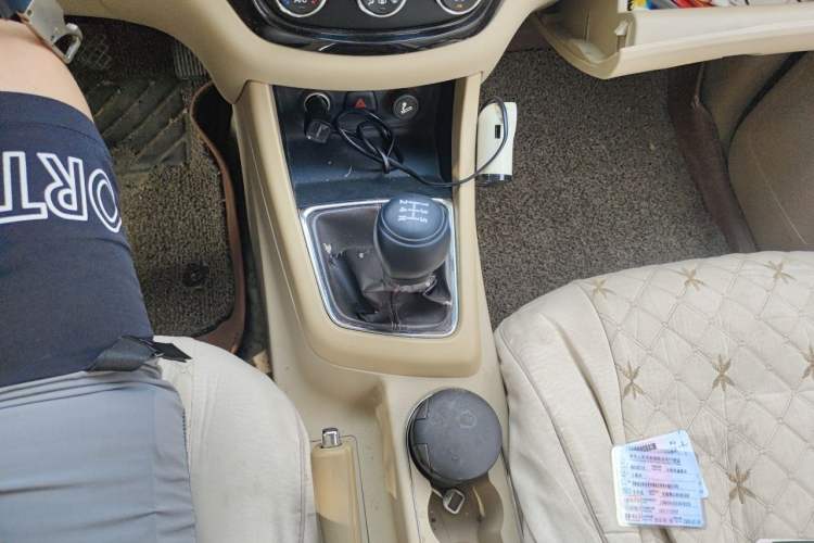 Used Baojun 730 2014 1.5L manual Comfort version 7 seats Gear Lever