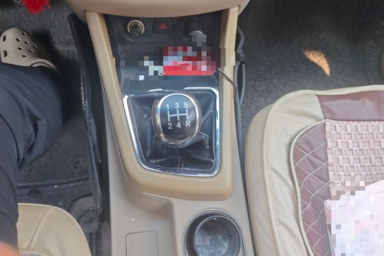 Used Baojun 730 2014 1.5L manual Comfort version 7 seats Gear Lever