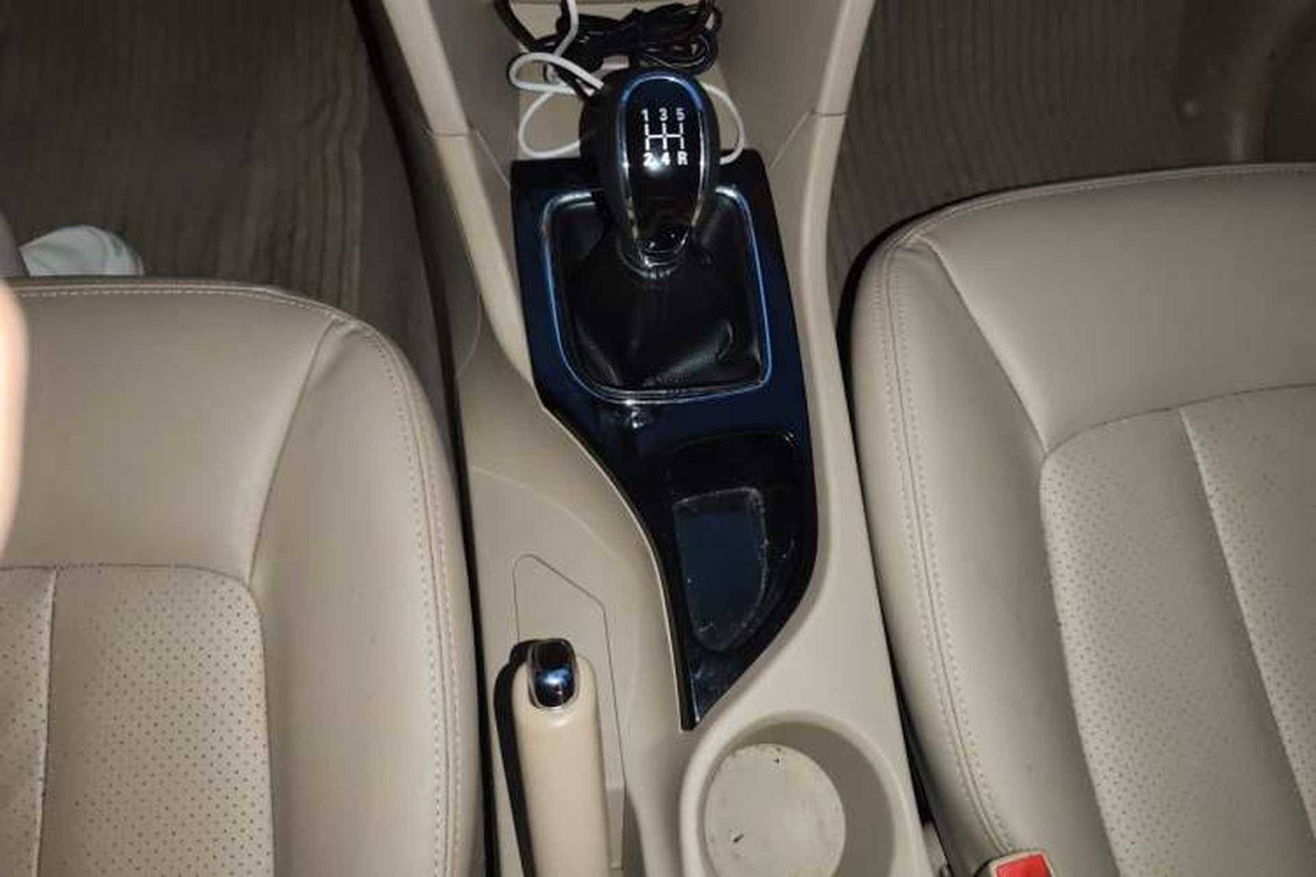 Used Baojun 730 2014 1.5L Manual Luxury Navigation ESP Version 7 Seats Gear Lever