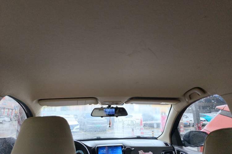 Used Baojun 730 2014 1.5L manual standard trim 7 seats Headliner