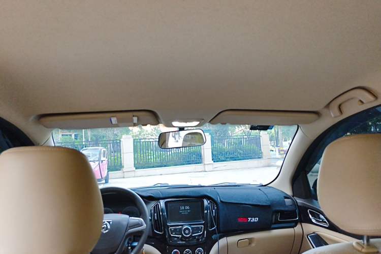 Used Baojun 730 2014 1.5L manual Comfort version 7 seats Headliner