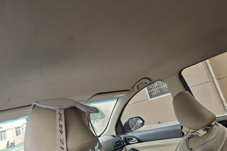 Used Baojun 730 2014 1.5L manual Comfort version 7 seats Headliner