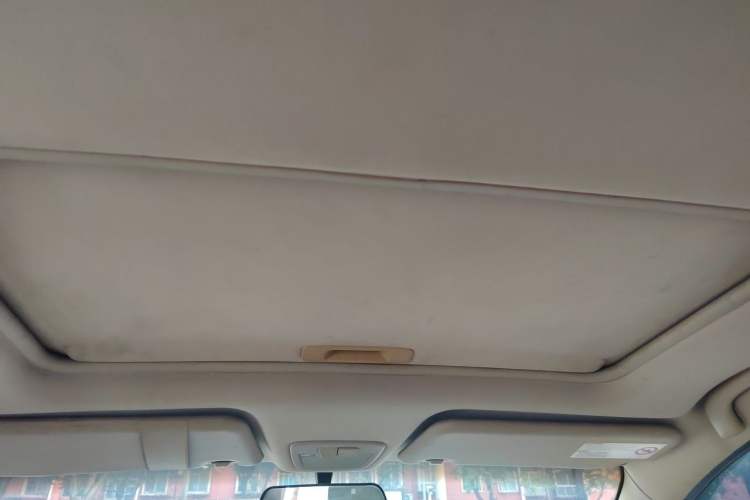 Used Baojun 730 2014 1.5L manual luxury trim 7 seats Headliner
