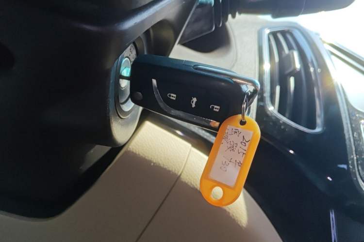 Used Baojun 730 2014 1.5L manual Comfort ESP version 7 seats Interior 1