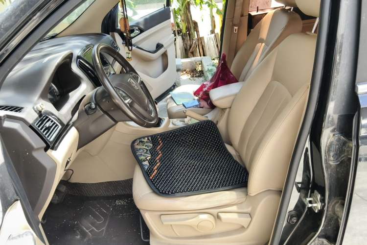 Used Baojun 730 2014 1.5L manual luxury trim 7 seats Left Front Seat