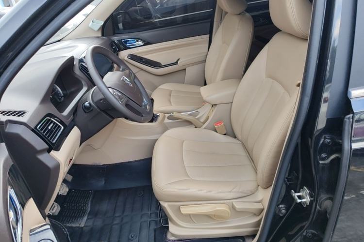 Used Baojun 730 2014 1.5L manual Comfort ESP version 7 seats Left Front Seat
