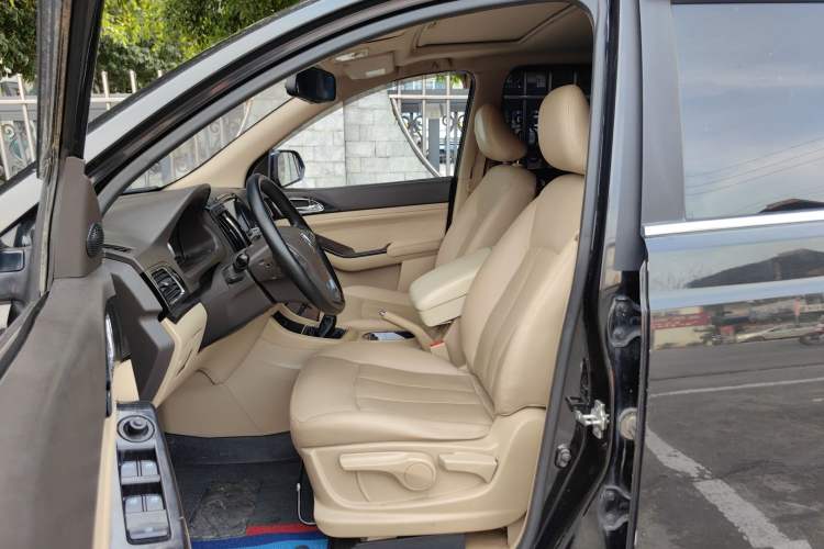 Used Baojun 730 2014 1.5L Manual Luxury Navigation ESP Version 7 Seats Left Front Seat