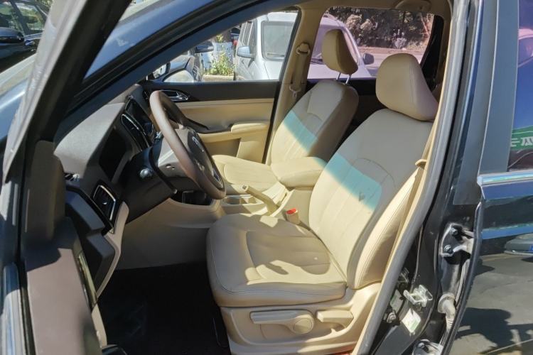 Used Baojun 730 2014 1.5L manual Comfort ESP version 7 seats Left Front Seat